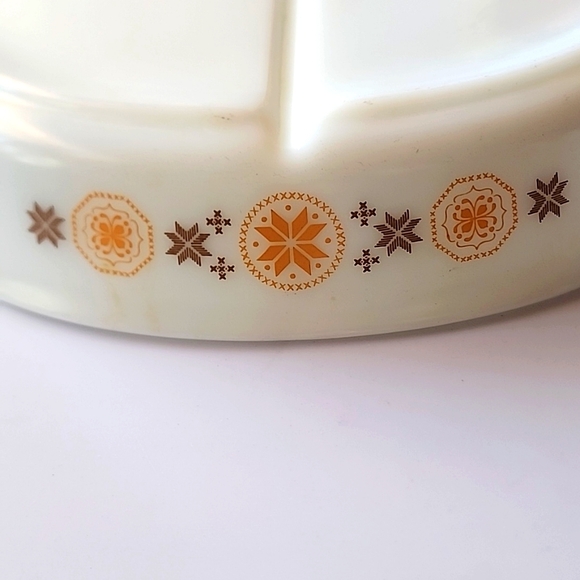 VTG. Pyrex, Town & Country Divided Covered Dish. - Picture 4 of 9
